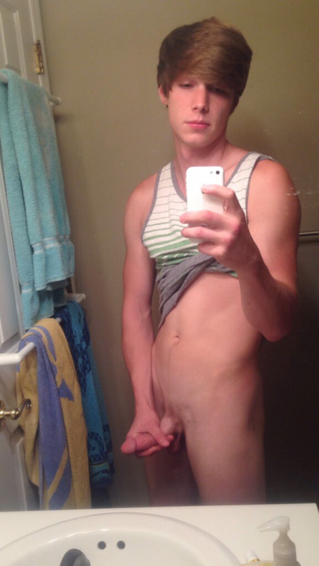 Nude Twink Selfie